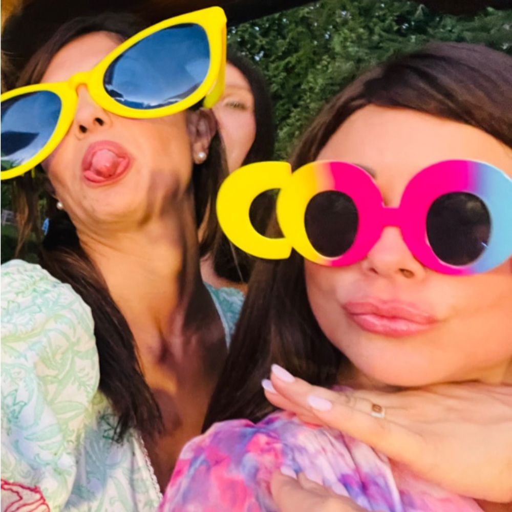 Meet your Posher, Elizabeth: Hi, I’m Elizabeth. Thanks for stopping by.